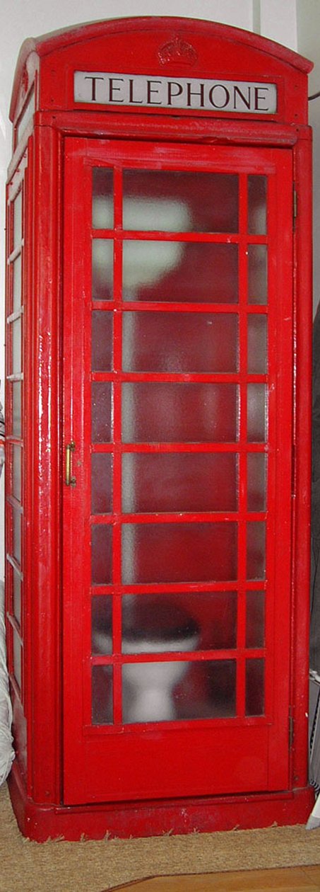 WC dans une cabine téléphonique - Unknown