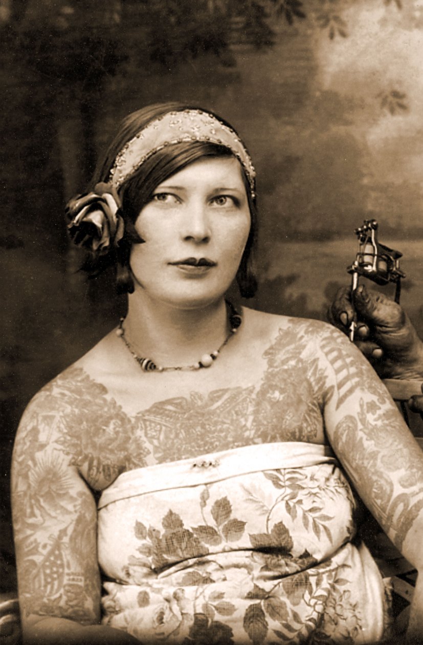 Femme se faisant tatouer par Charles Wagner, c.1905 - Unknown