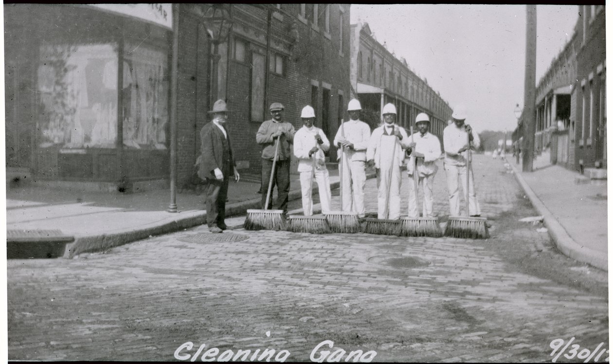 Équipe de nettoyage de rue de la ville, Philadelphie, vers 1920 - American Photographer