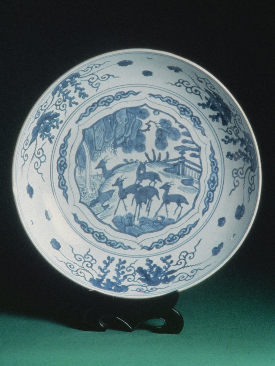 Plat avec décoration bleue et blanche, 1550-75 - Chinese School