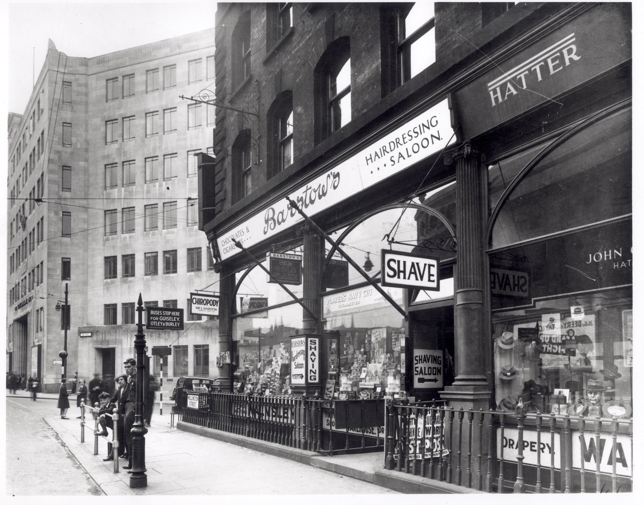 Barbier Barstows sur Wellington Street, Leeds, 1939 - English Photographer