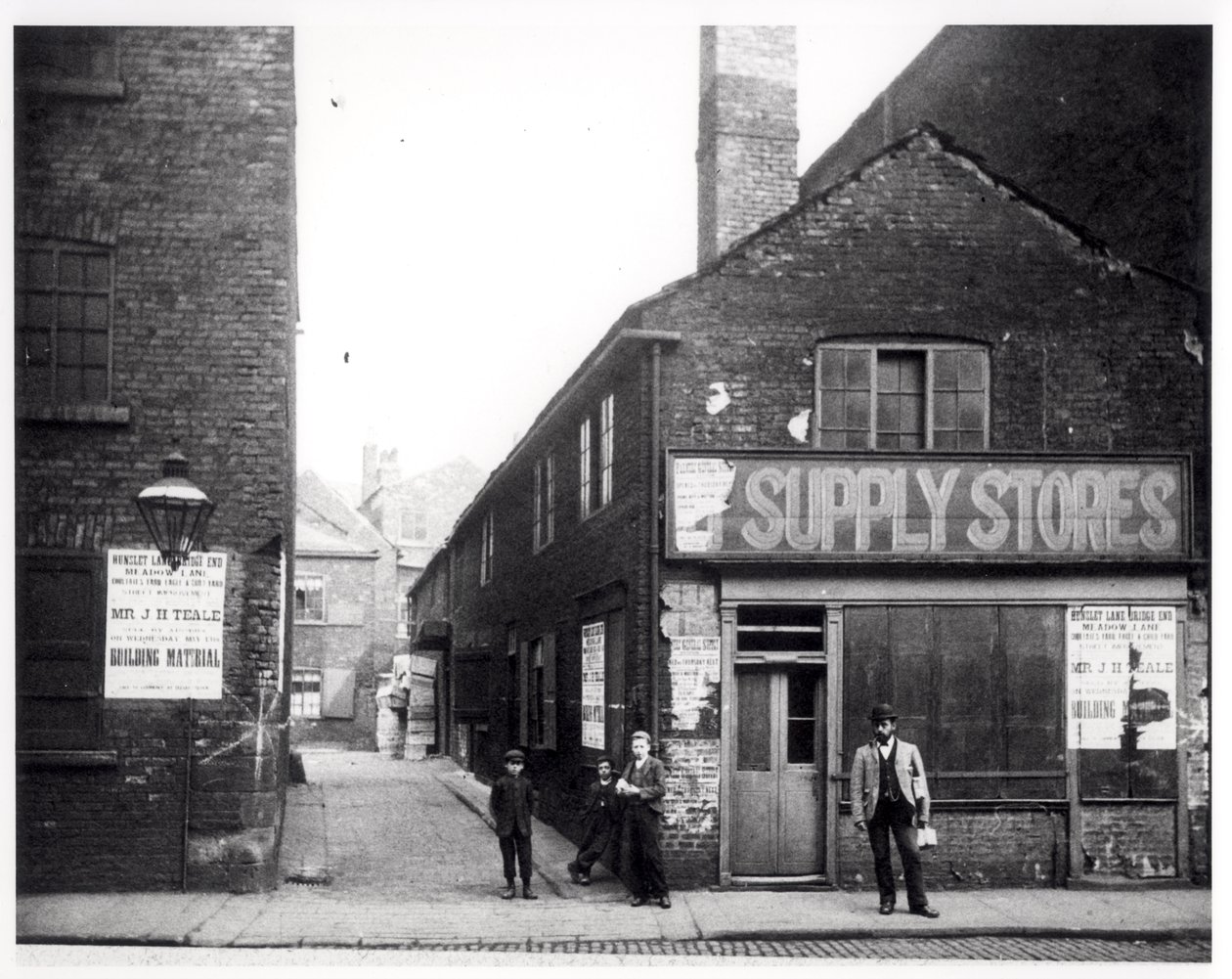 Entrée de Eagle and Child Yard, Hunslet, Leeds, 1896 - English Photographer