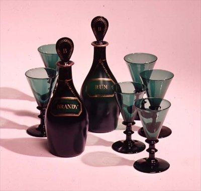 Ensemble de six verres et carafes pour rhum et brandy, fin du 19ème siècle - English School