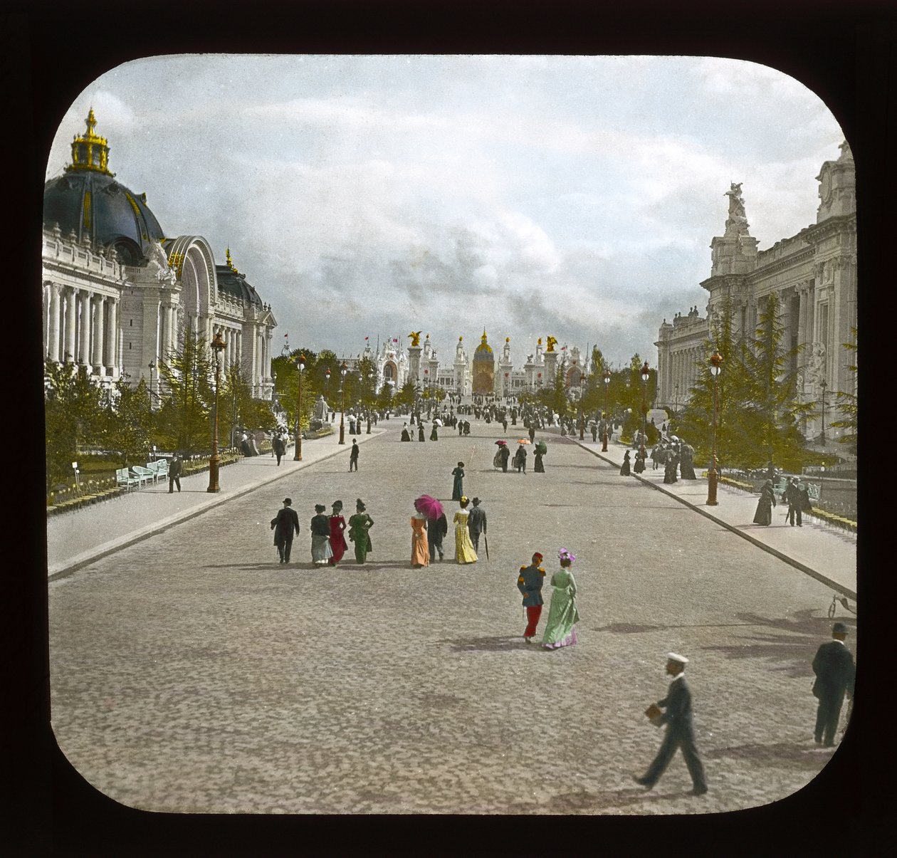 Exposition de Paris : Avenue Nicolas II, 1900 - French Photographer