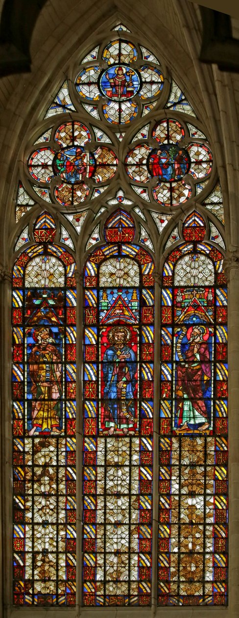 Un vitrail du chœur sud avec grisaille et les prophètes Jonas, Michée et Sophonie - French School