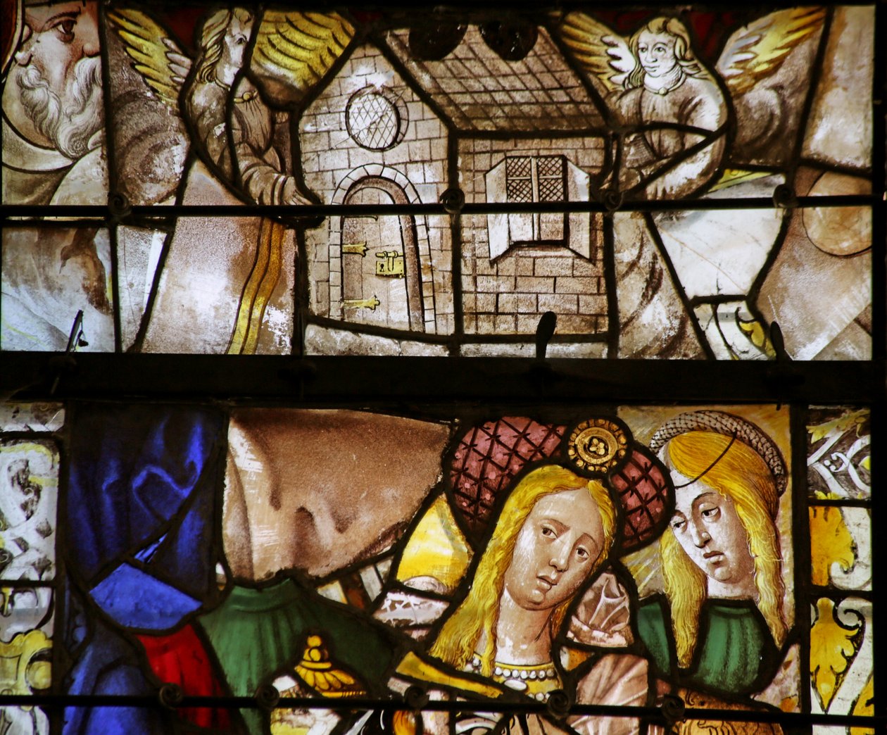 Vitrail représentant Marie-Madeleine (fragmentaire) et La Maison de Lorette transportée par des Anges - French School