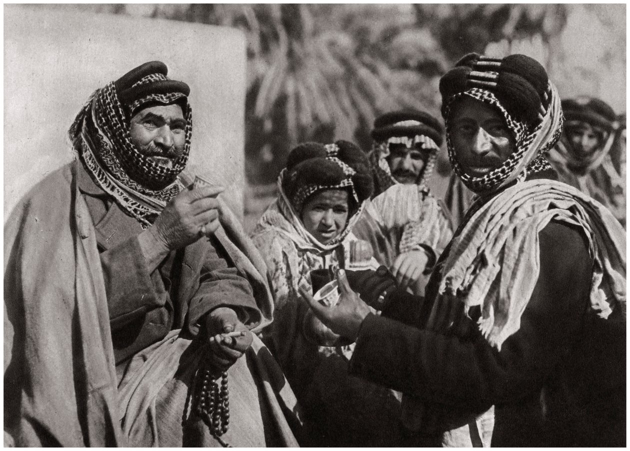 Un cheikh dégustant le célèbre café arabe, Irak, 1925 - A. Kerim