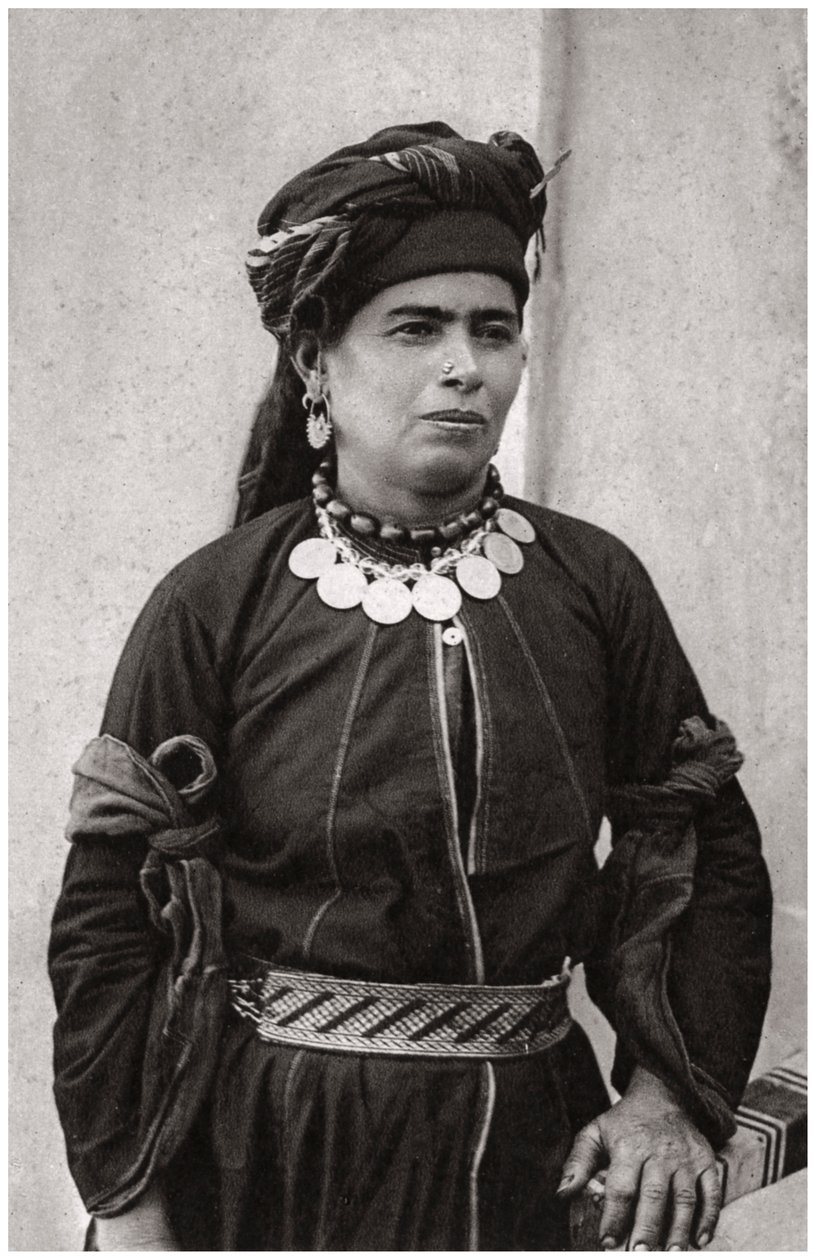 Dame kurde en costume traditionnel, Irak, 1925 - A. Kerim