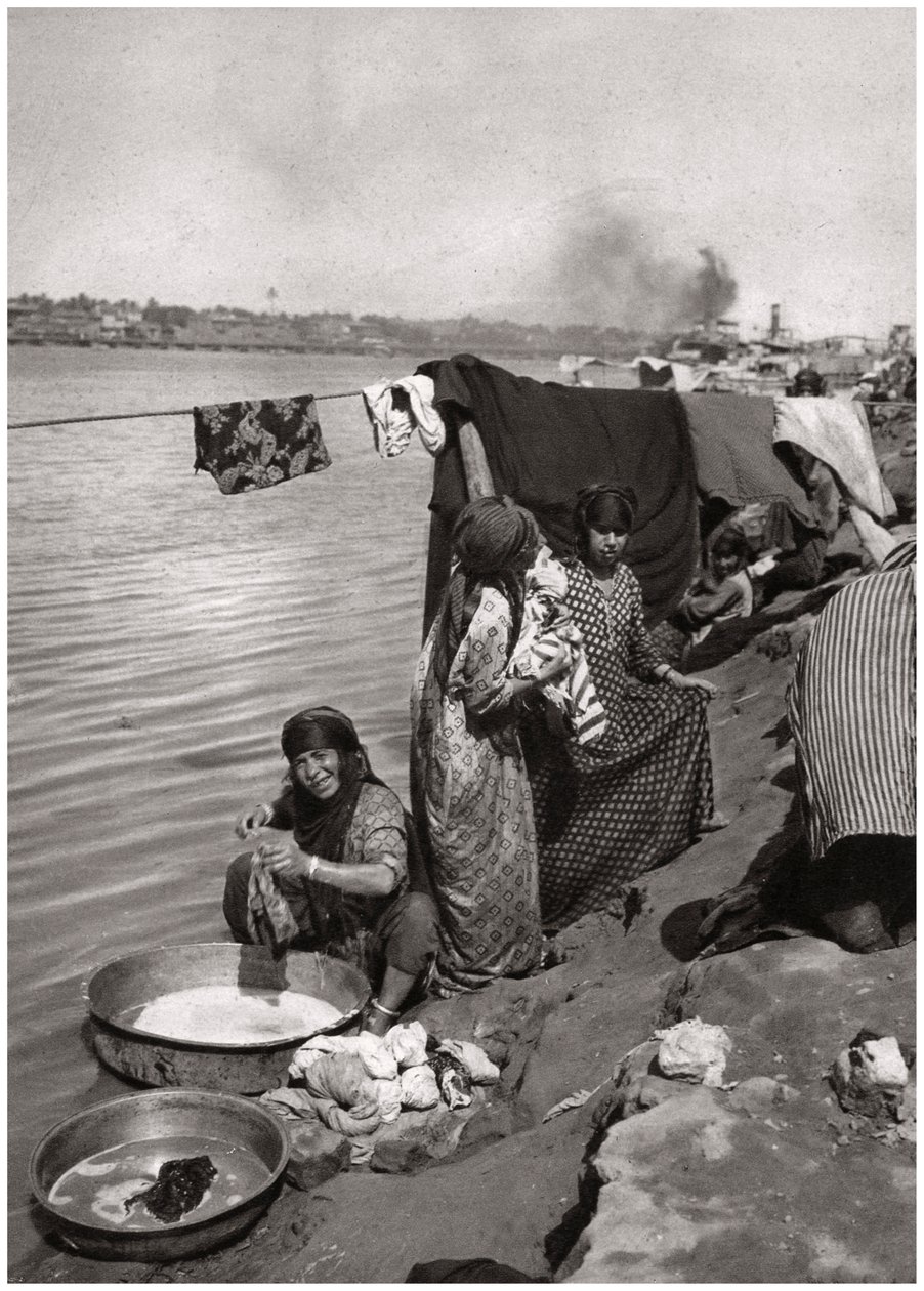 Blanchisseuses sur les rives du Tigre, Bagdad, Irak, 1925 - A. Kerim
