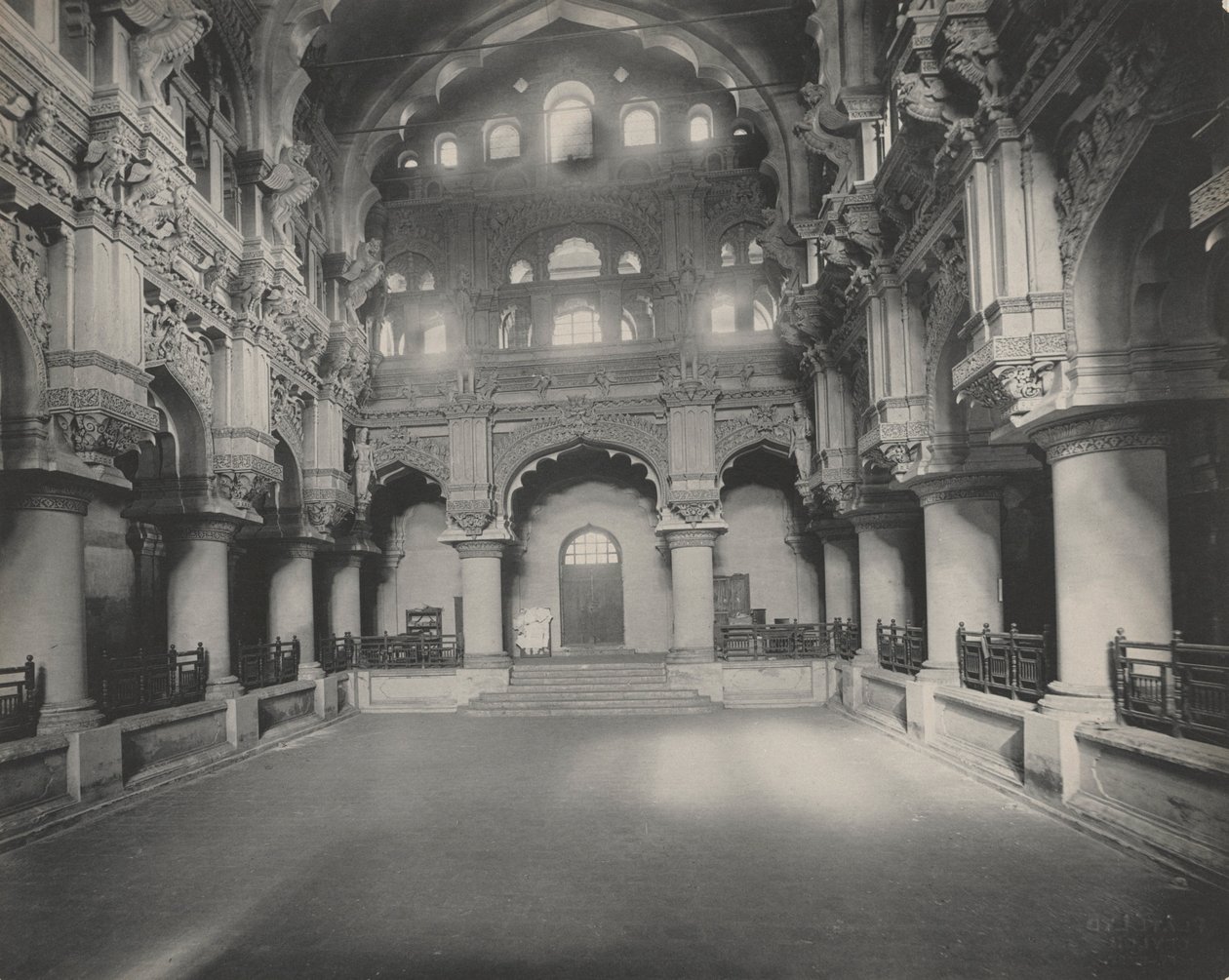 Entrée du palais Torumal Paiks - A. W. A. Plâté Studio