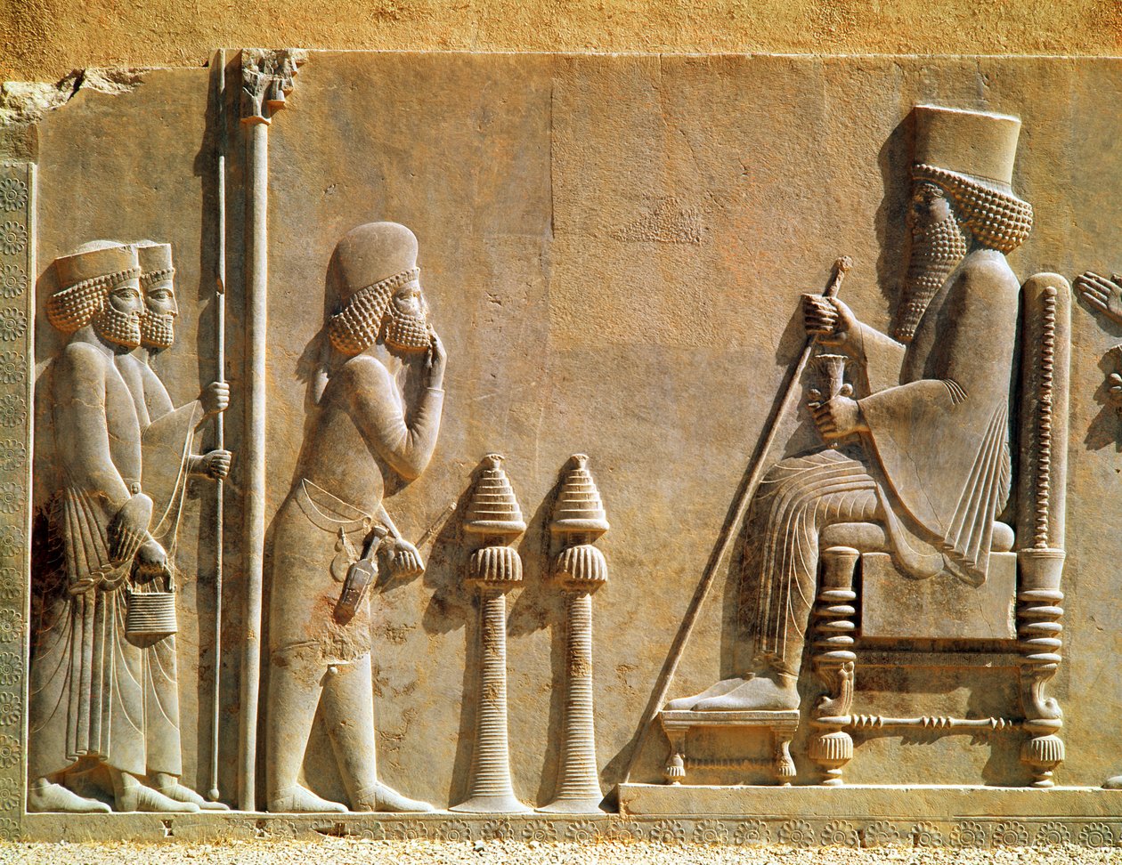 Un officier mède rendant hommage au roi Darius I (c.550-486 av. J.-C.) du Trésor, c.515 av. J.-C. - Achaemenid