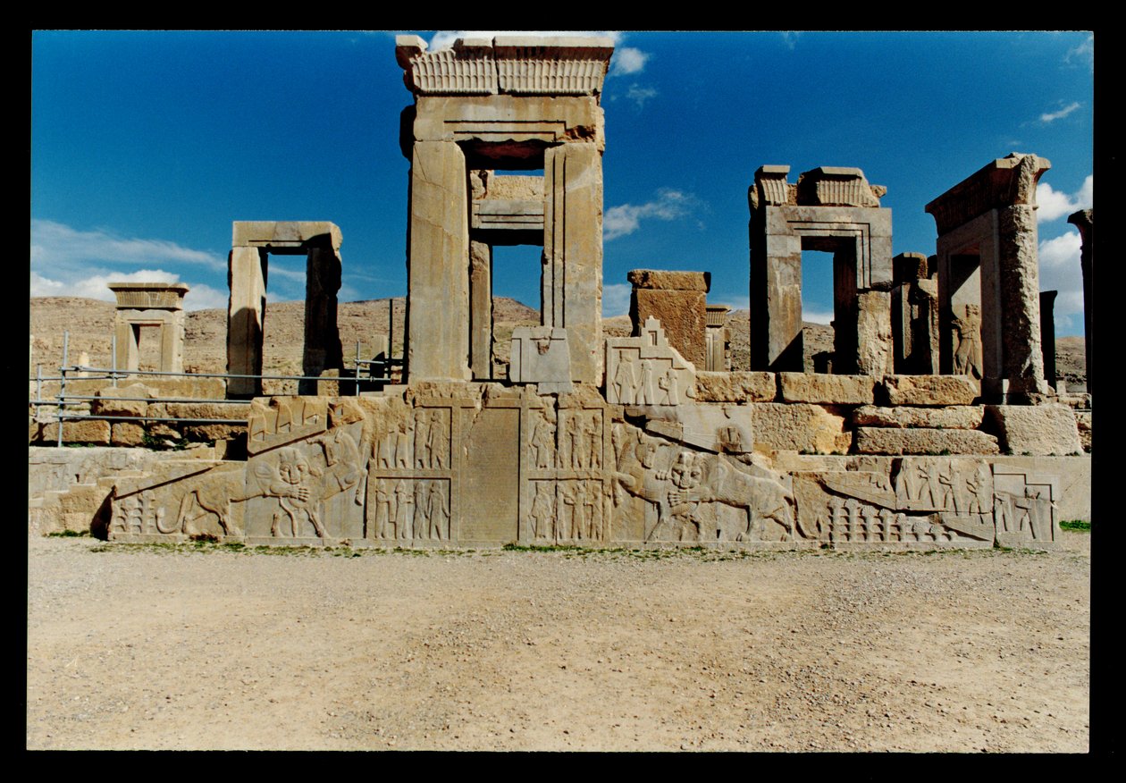 Façade ouest du Tachara (palais privé de Darius), construit vers 485 av. J.-C., escalier ajouté par Artaxerxès III vers 360-50 av. J.-C. - Achaemenid