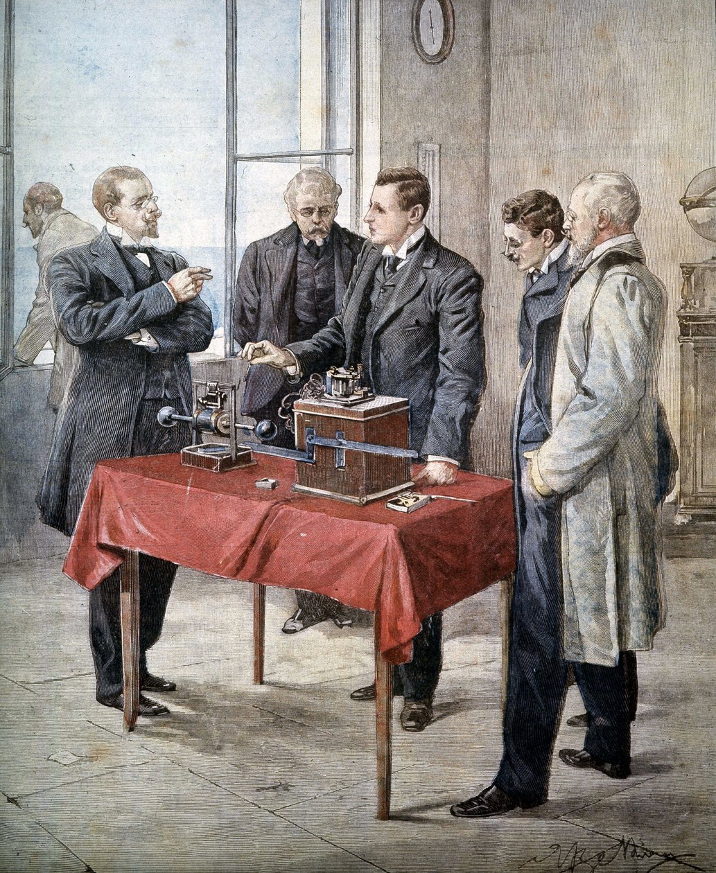 Les expériences de Guglielmo Marconi (1874 - 1937) en 1899 : Télégraphie sans fil à travers la Manche. Illustration d