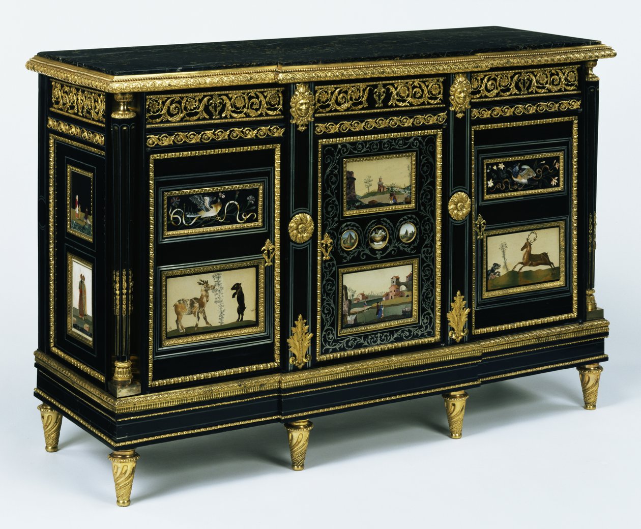 Une paire de cabinets montés avec des plaques de pietra dura de la fin du XVIIe siècle, c.1785 - Adam Weisweiler