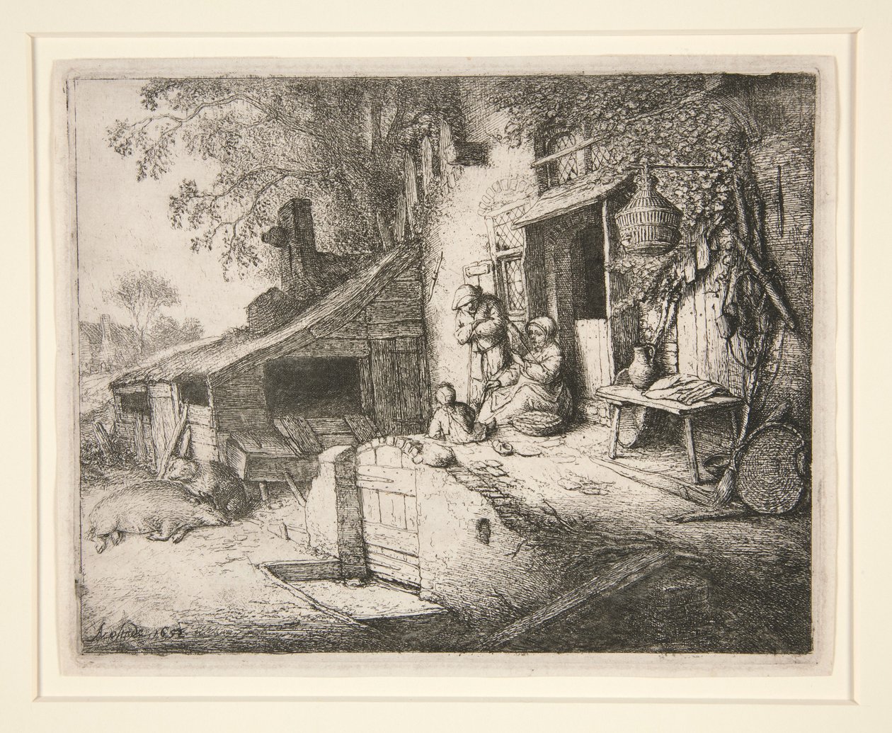 Une femme filant devant la porte d