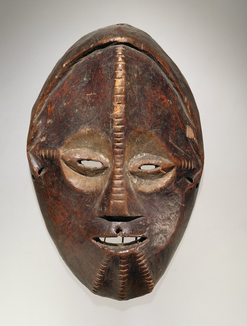 Masque, culture Ngbaka, de la République Démocratique du Congo (bois avec pigment) - African