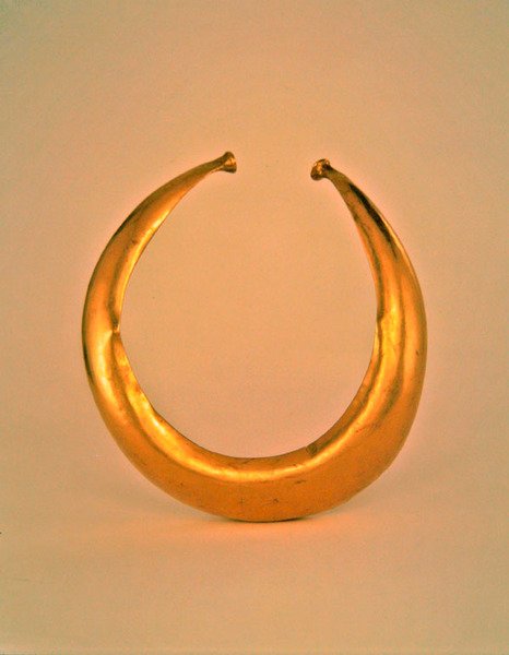 Collier, Mooghaun North, comté de Clare, âge du bronze tardif, 800-700 av. J.-C. (or) - Age Bronze