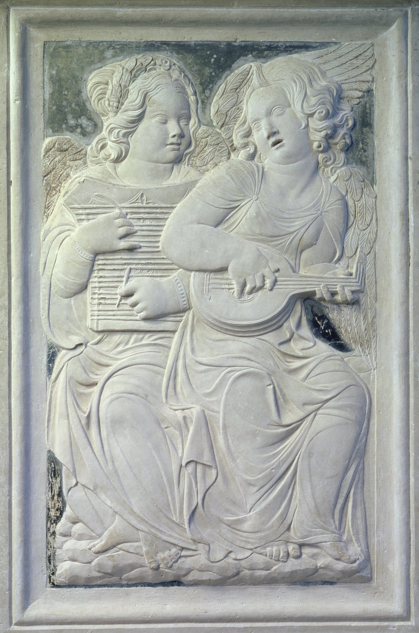 Deux putti de la frise des anges musiciens dans la chapelle d