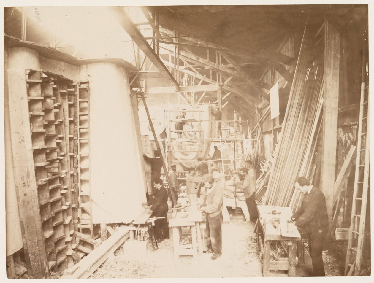 Hommes au travail pendant la construction de la Statue de la Liberté, Paris, 1883 - Albert Fernique
