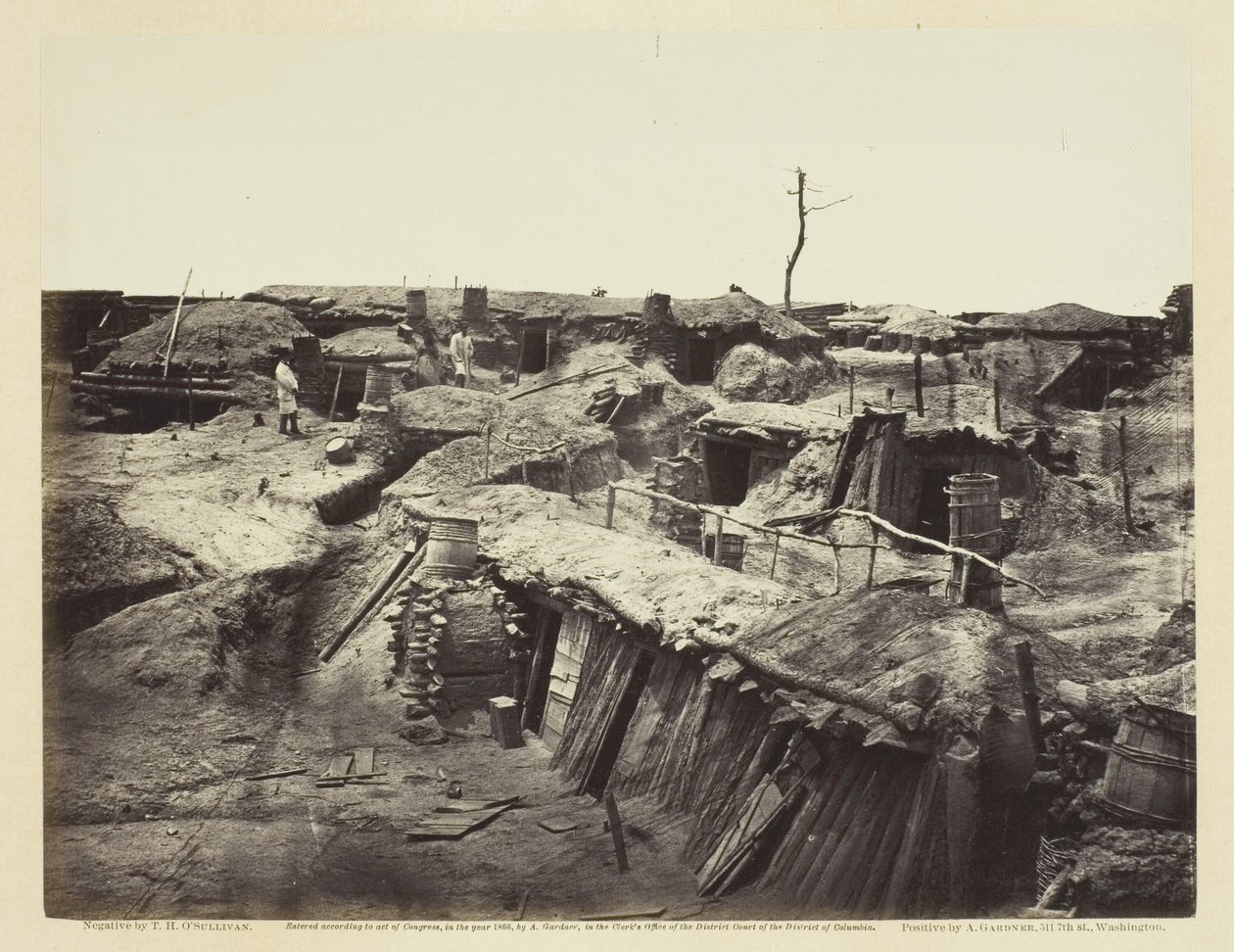 Quartiers des hommes à Fort Sedgwick, mai 1865 - Alexander Gardner