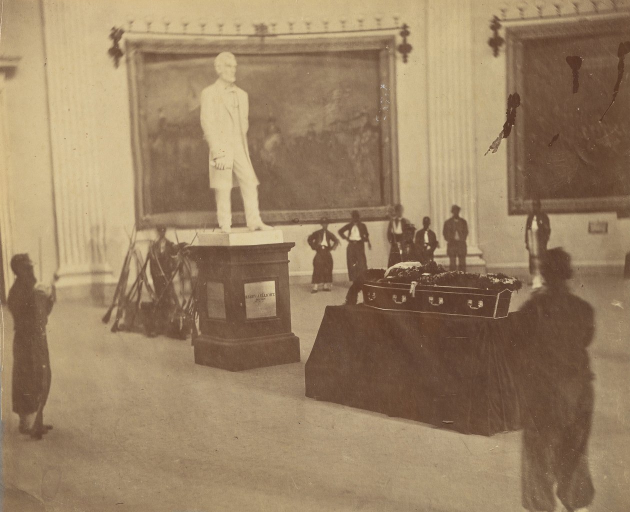 [Thaddeus Stevens en état dans la rotonde du Capitole à Washington], 1867 - Alexander Gardner