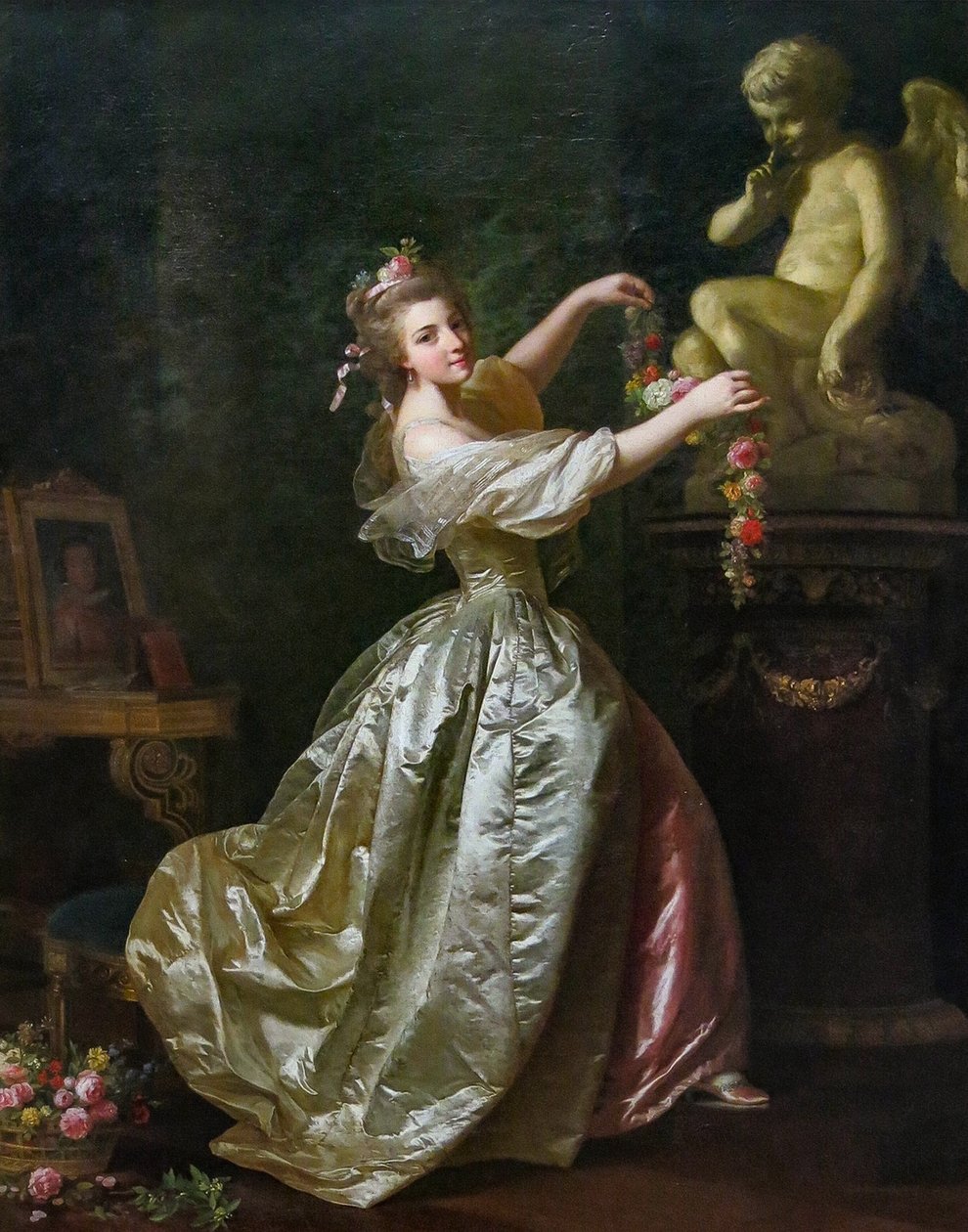 Jeune Femme Décorant la Statue de l