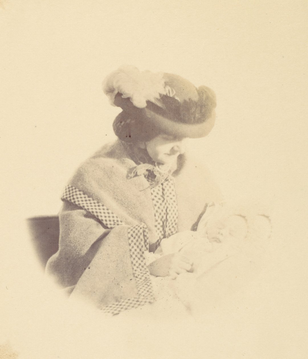 Portrait vignetté, femme tenant un bébé - Alfred Capel Cure