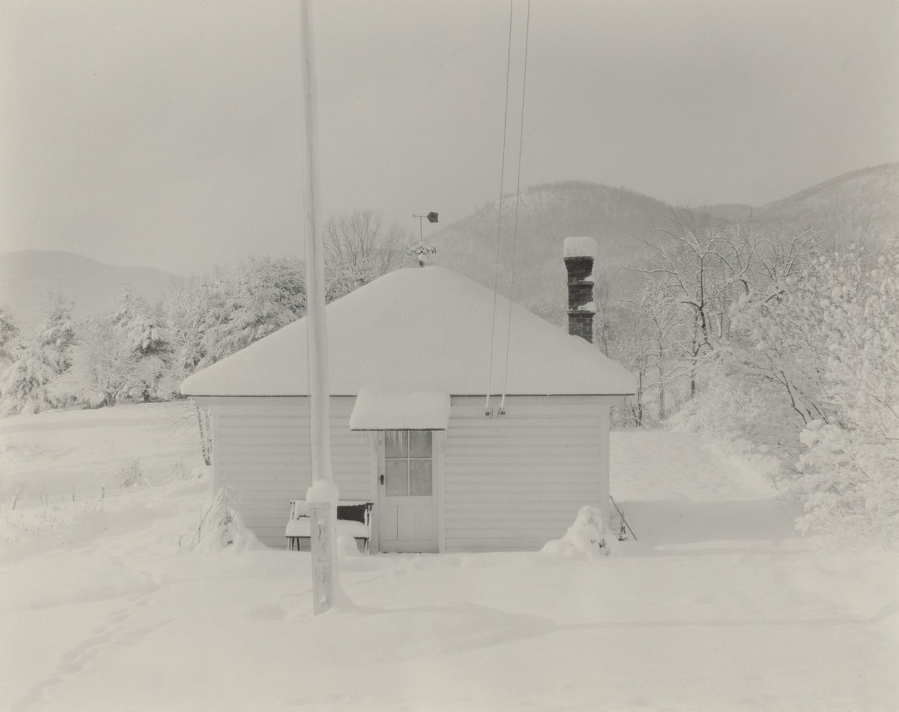 La première neige et la petite maison - Alfred Stieglitz