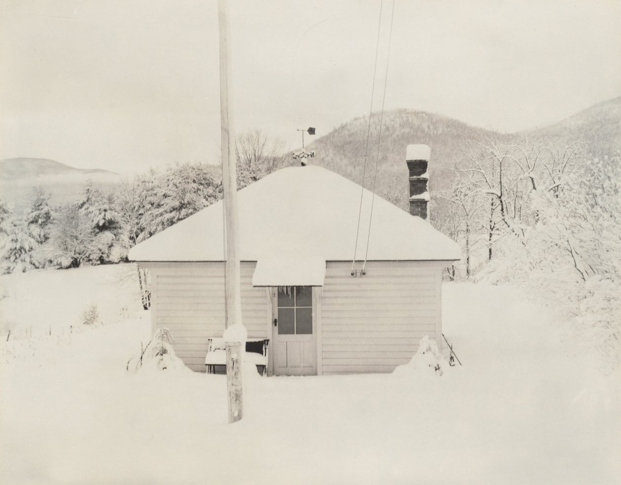 La première neige et la petite maison - Alfred Stieglitz