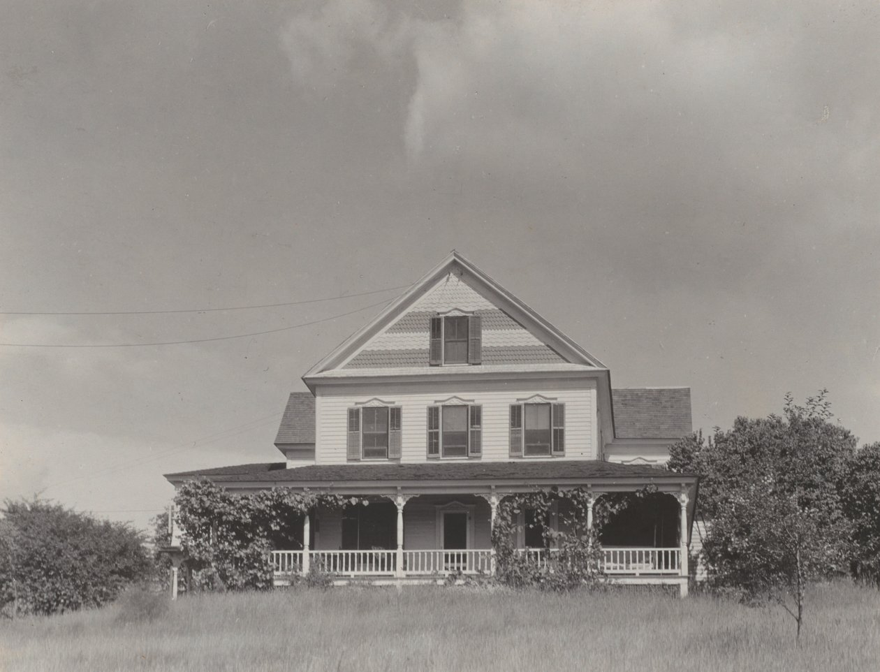Maison sur la colline, Lake George - Alfred Stieglitz