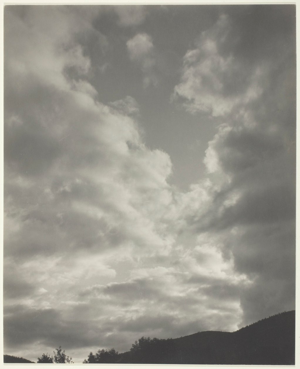 Musique - Une séquence de dix photographies de nuages, n° II - Alfred Stieglitz