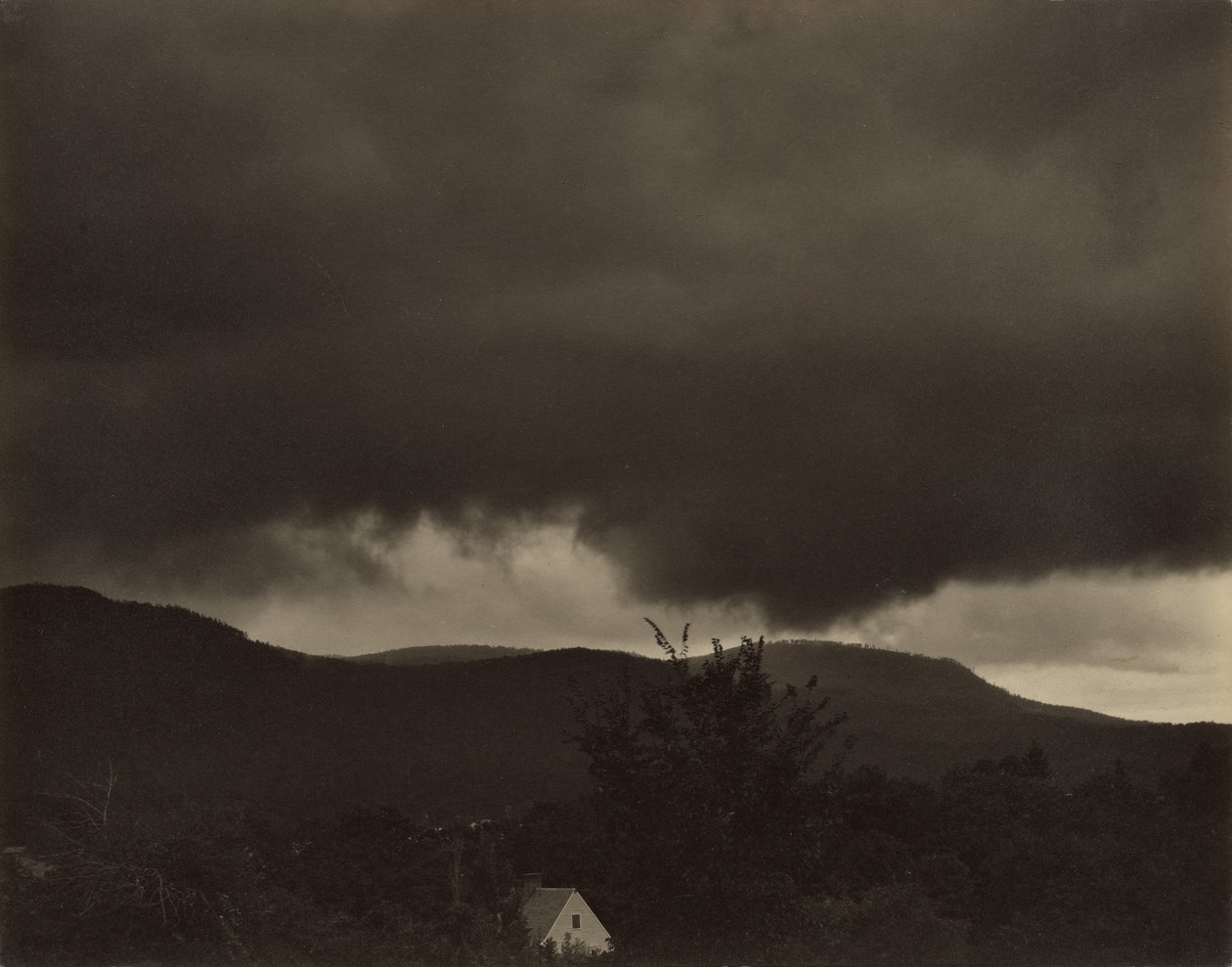 [Musique : Une série de dix photographies de nuages, n° 1] - Alfred Stieglitz