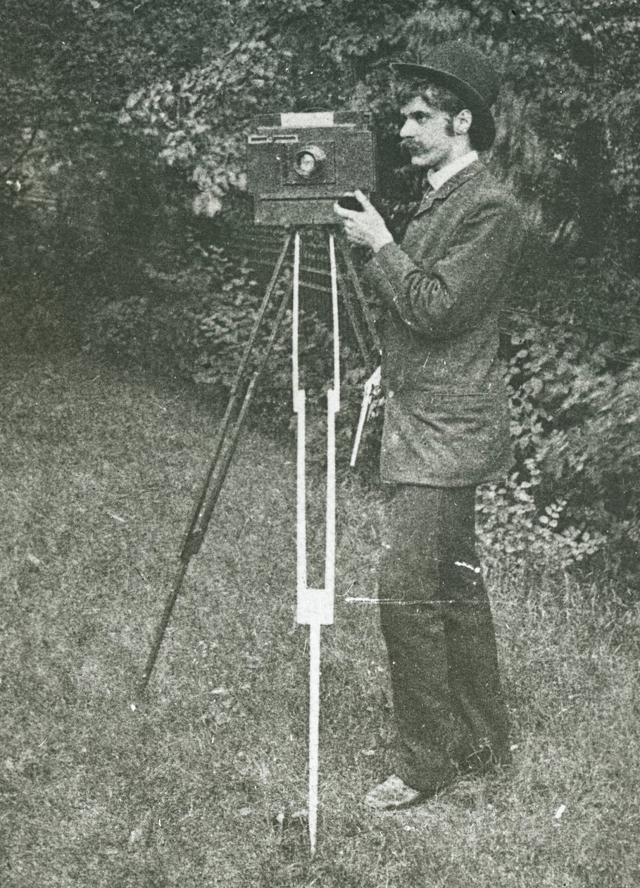 Autoportrait avec appareil photo, trépied et pistolet, 1886 - Alfred Stieglitz