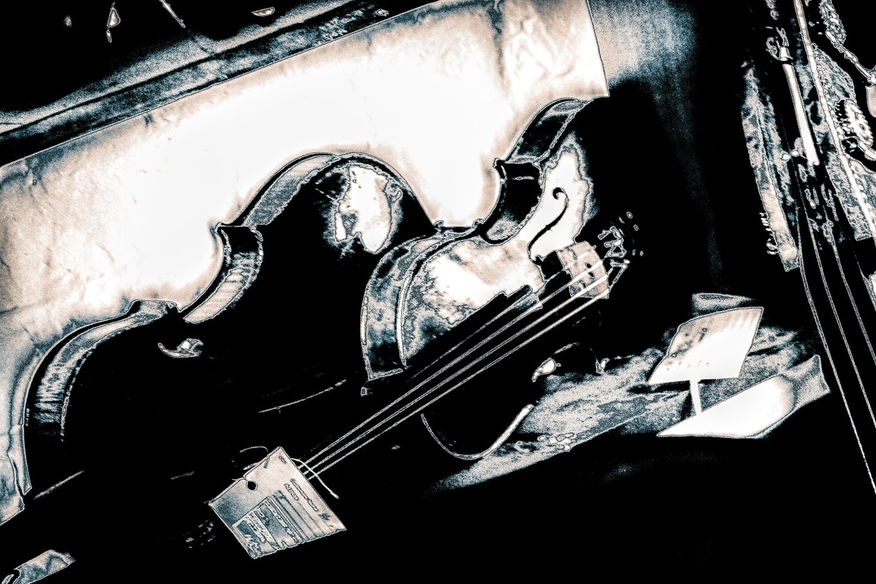Broken String, 2018 (photographie repeinte à la main) - Alice Gur-Arie