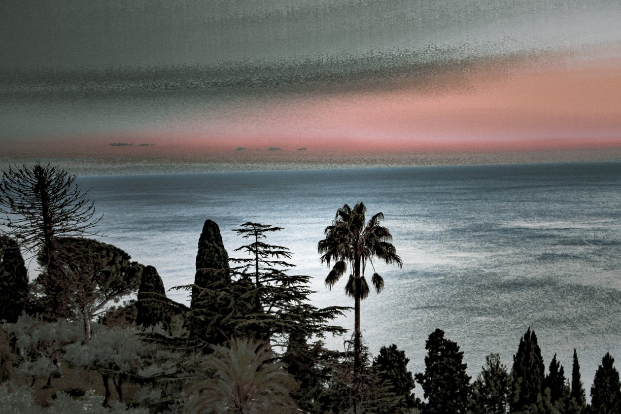 Coucher de soleil à Taormina, 2019 (photographie peinte à la main) - Alice Gur-Arie