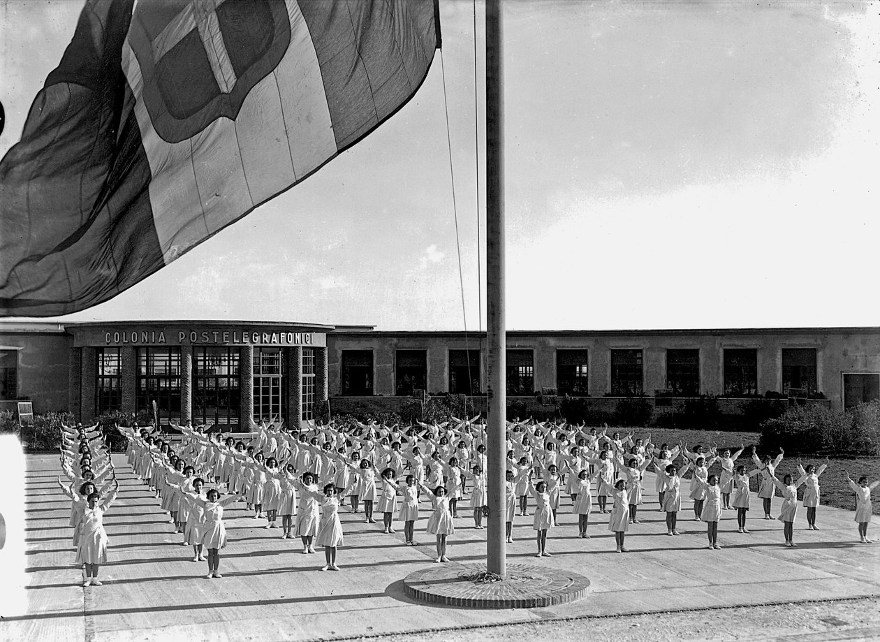 Villa Rosa Maltoni Mussolini : étudiantes faisant de l
