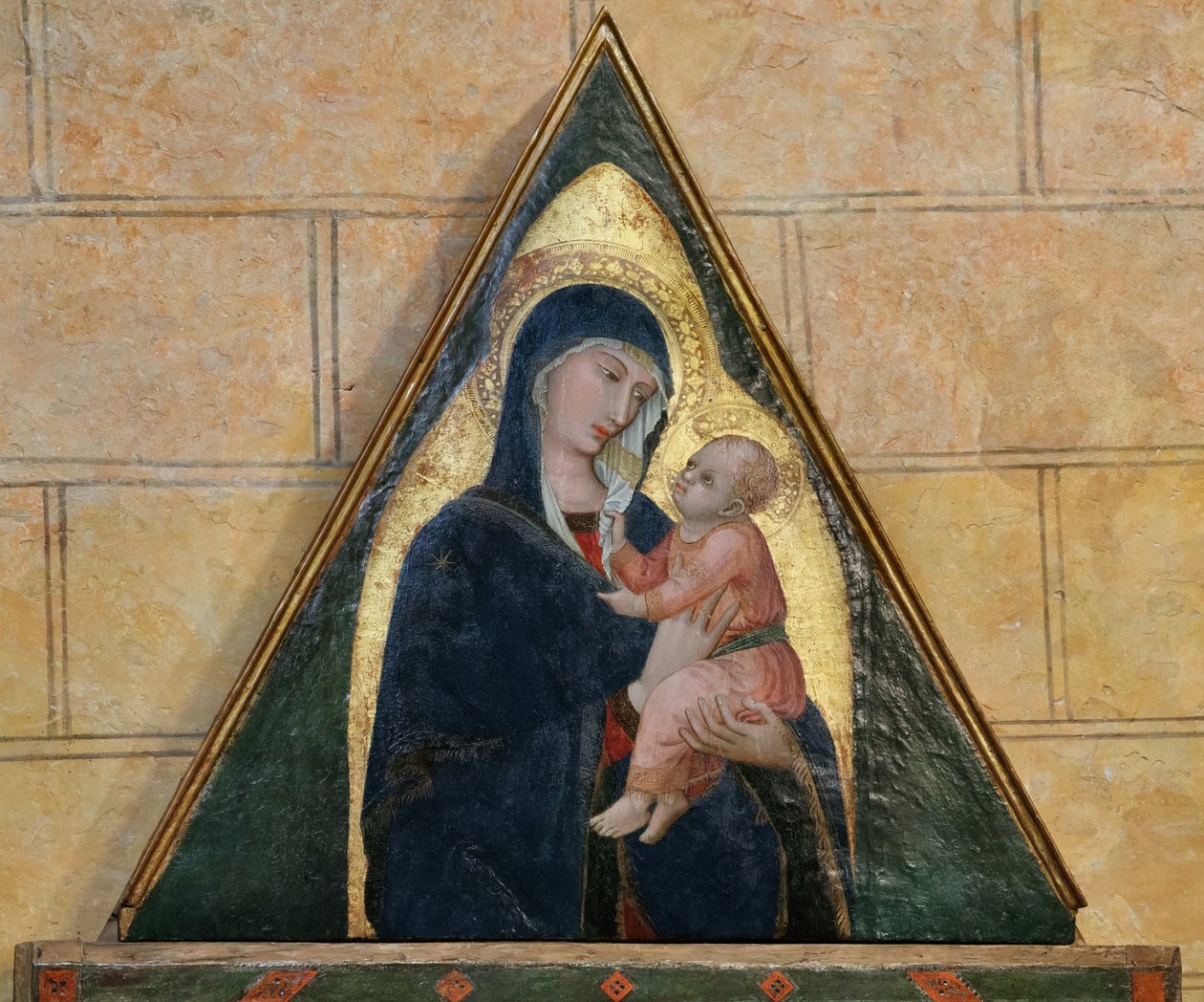 Saint Michel Archange tuant le dragon entre les saints Benoît et Barthélemy - Ambrogio Lorenzetti