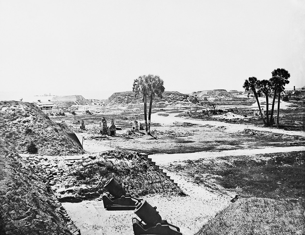Mortiers abandonnés et fortifications confédérées vides à côté de Fort Moultrie sur l