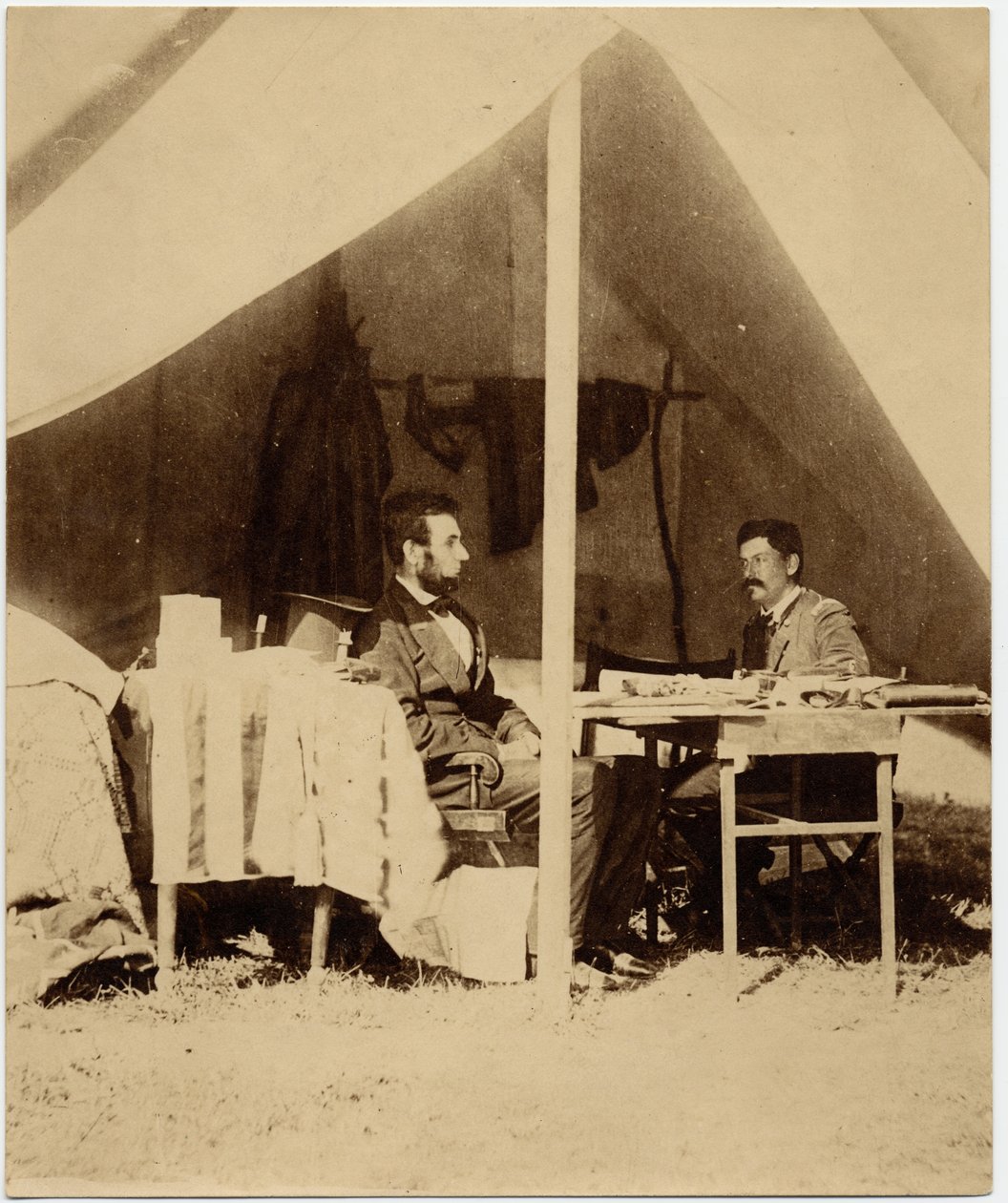 Abraham Lincoln (1809-65), 16e président des États-Unis, et George Brinton McClellan (1826-85), général de l