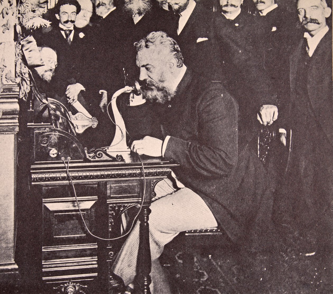 Alexander Graham Bell passant le premier appel entre New York et Chicago, 1892 - American Photographer
