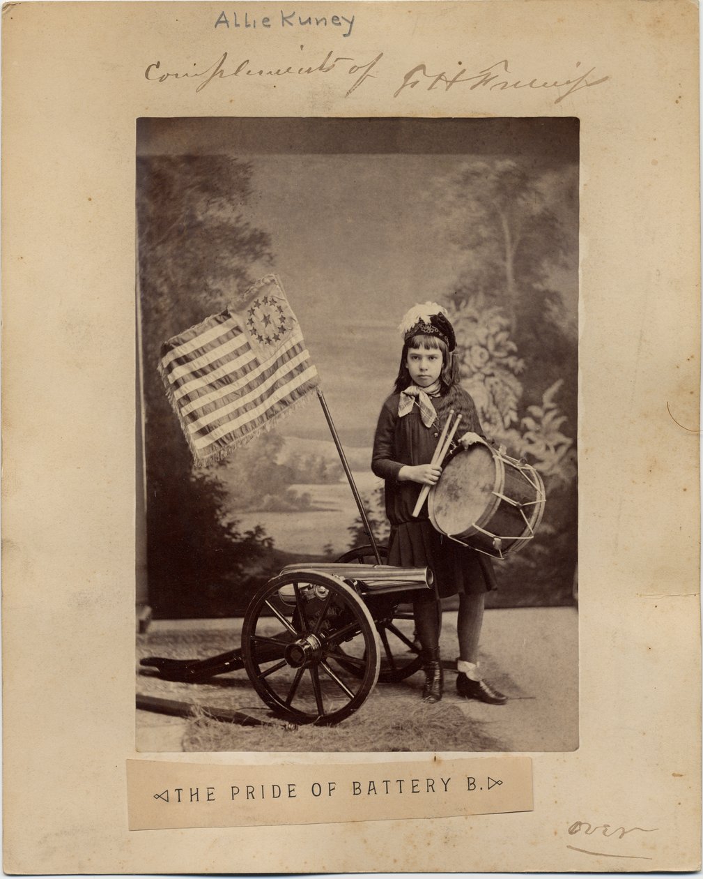 Allie Kunie, en costume de la fille du poème The Pride of Battery B, par Frank H Gassaway - American Photographer