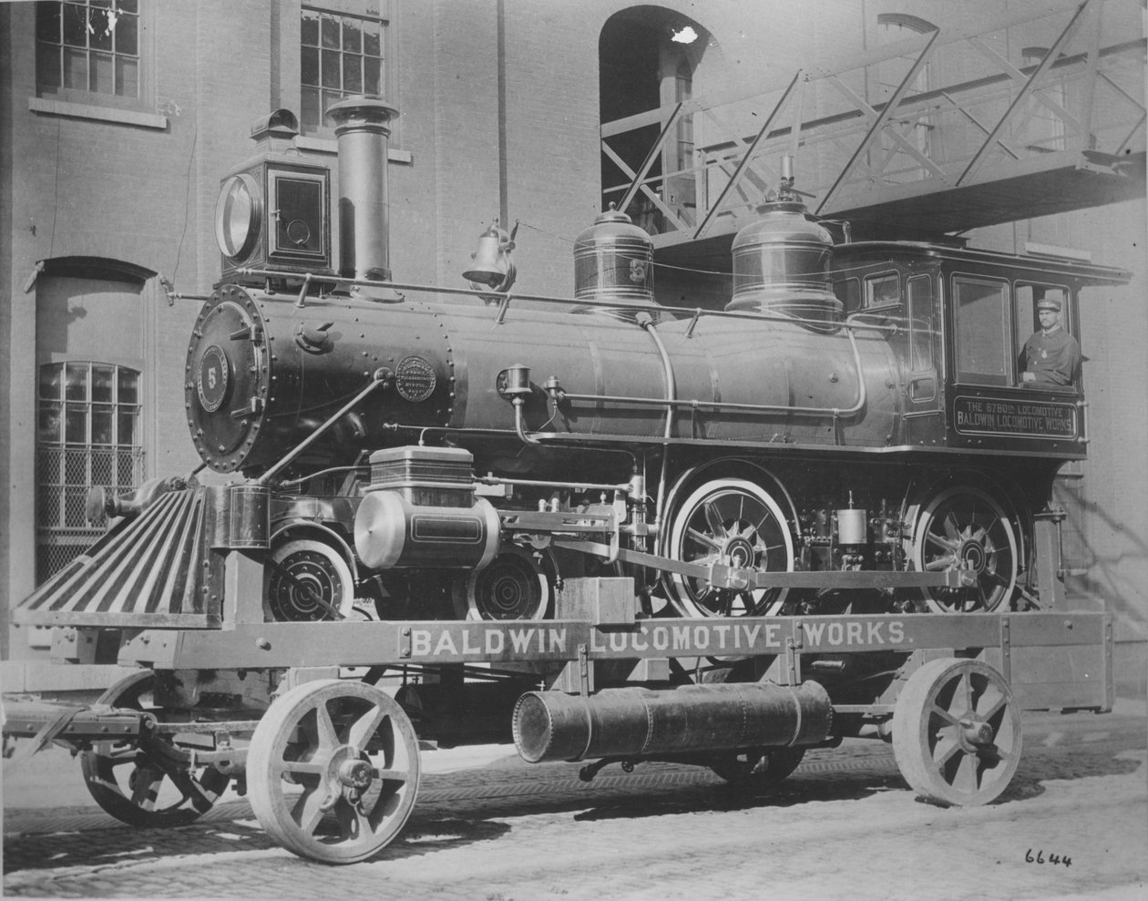 Baldwin Locomotive Works, Exposition des métiers, Célébration du centenaire de la Constitution, Philadelphie, Pennsylvanie, 1887 - American Photographer