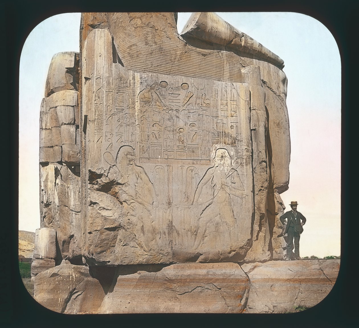 Égypte - Colosse du Nord (base) Thèbes - American Photographer