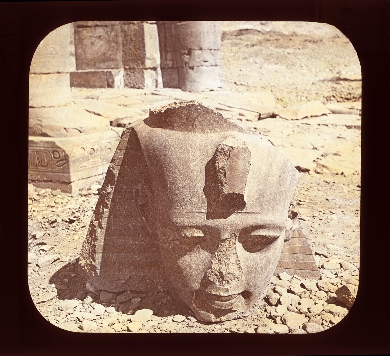 Égypte - Le Ramesseum, tête du colosse de Ramsès II, Thèbes - American Photographer