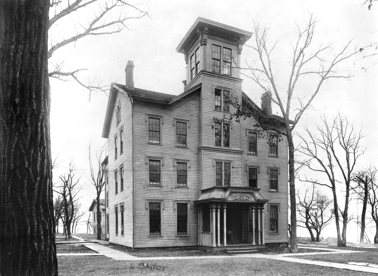 Old College, Evanston, construit en 1855 - American Photographer
