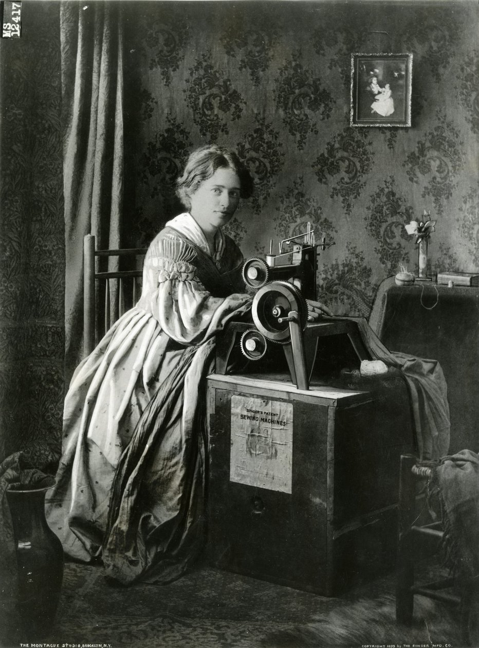 Publicité pour les machines à coudre brevetées Singer, 1899 - American Photographer