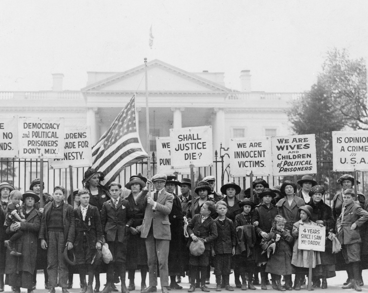 Enfants à la Maison Blanche appelant le Président à libérer les prisonniers politiques, 1922 - American Photographer
