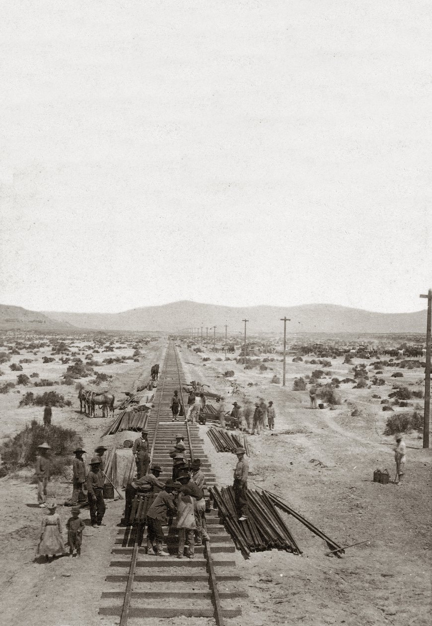 Construction en 1869 des chemins de fer Central Pacific - Nevada - Travailleurs construisant les lignes de chemin de fer de la Central Pacific Company pour construire le premier chemin de fer transcontinental nord-américain - American Photographer