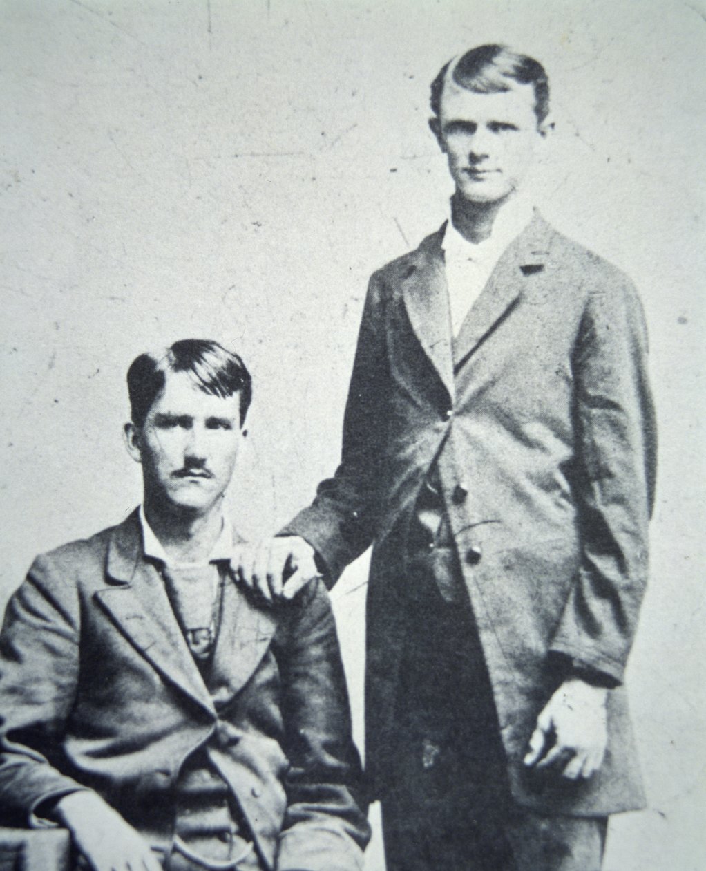 Frank (1843-1915) et Jesse James (1847-82) vers 1870 - American Photographer