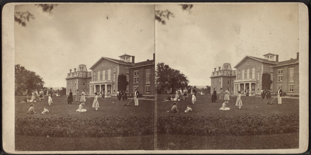 Façade du manoir et pelouse, communauté d